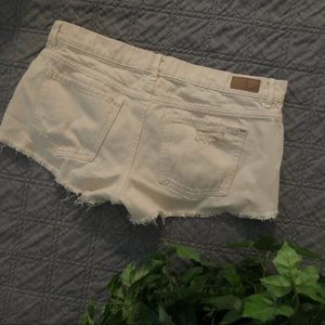 Distressed short jean shorts